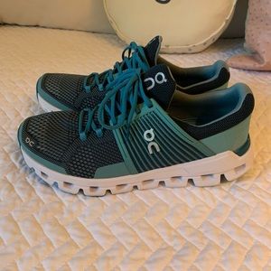 On Cloudswift tennis shoes size 8.5